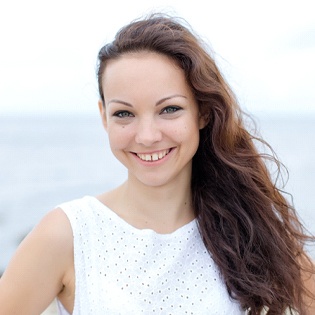 A woman with a gap between her two front teeth